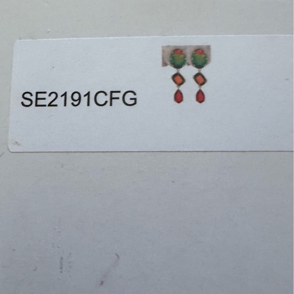 Korite 3 stone 18k gold plated earrings (new). - Picture 5 of 6